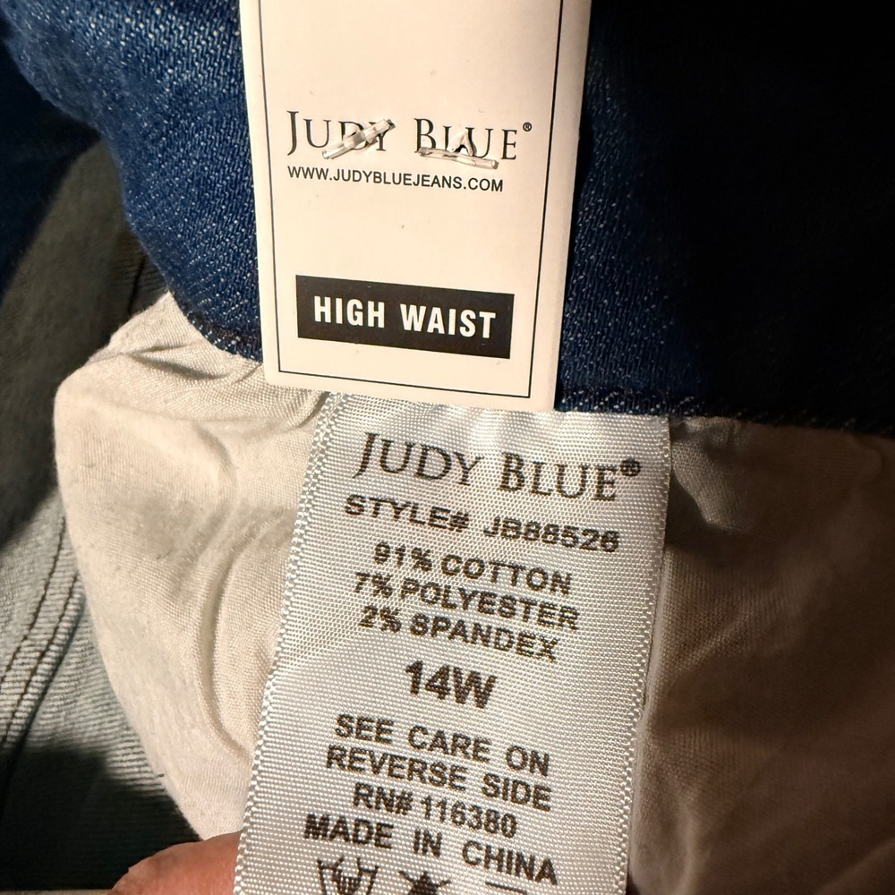Judy Blue Boyfriend Jeans Size 14W NWT Button Fly Distressed High Waist JB88526 - Picture 7 of 10